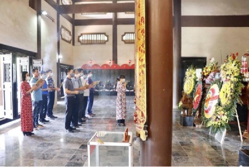 PCEM dâng hương tại Lễ tri ân các anh hùng liệt sĩ