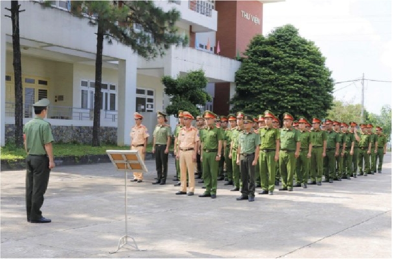 Công an huyện Thanh Ba tiến hành kiểm tra Điều lệnh đội ngũ CAND định kỳ tại nhà trường