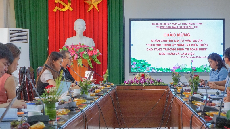 Đoàn tư vấn và Khảo sát dự án Hợp phần 3 -   Chương trình Kỹ năng và Kiến thức cho tăng trưởng kinh tế toàn diện