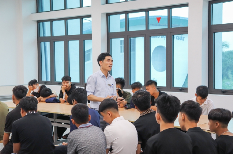 Học sinh sinh viên khoá 56 tham quan xưởng thực hành và khoa chuyên môn Học sinh sinh viên khoá 56 tham quan xưởng thực hành và khoa chuyên môn