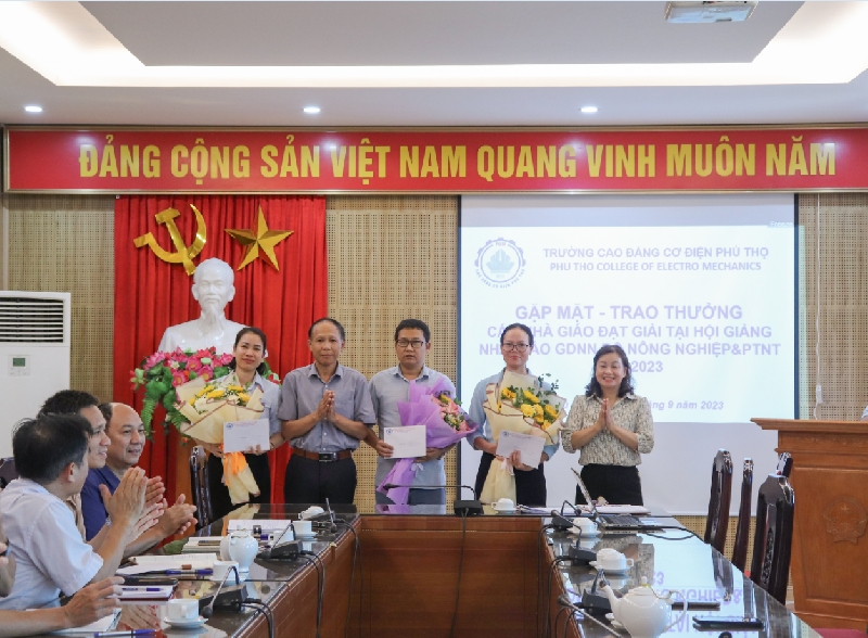 Gặp mặt, trao thưởng các Nhà giáo đạt giải tại Hội giảng Nhà giáo GDNN Bộ Nông nghiệp và PTNT năm 2023