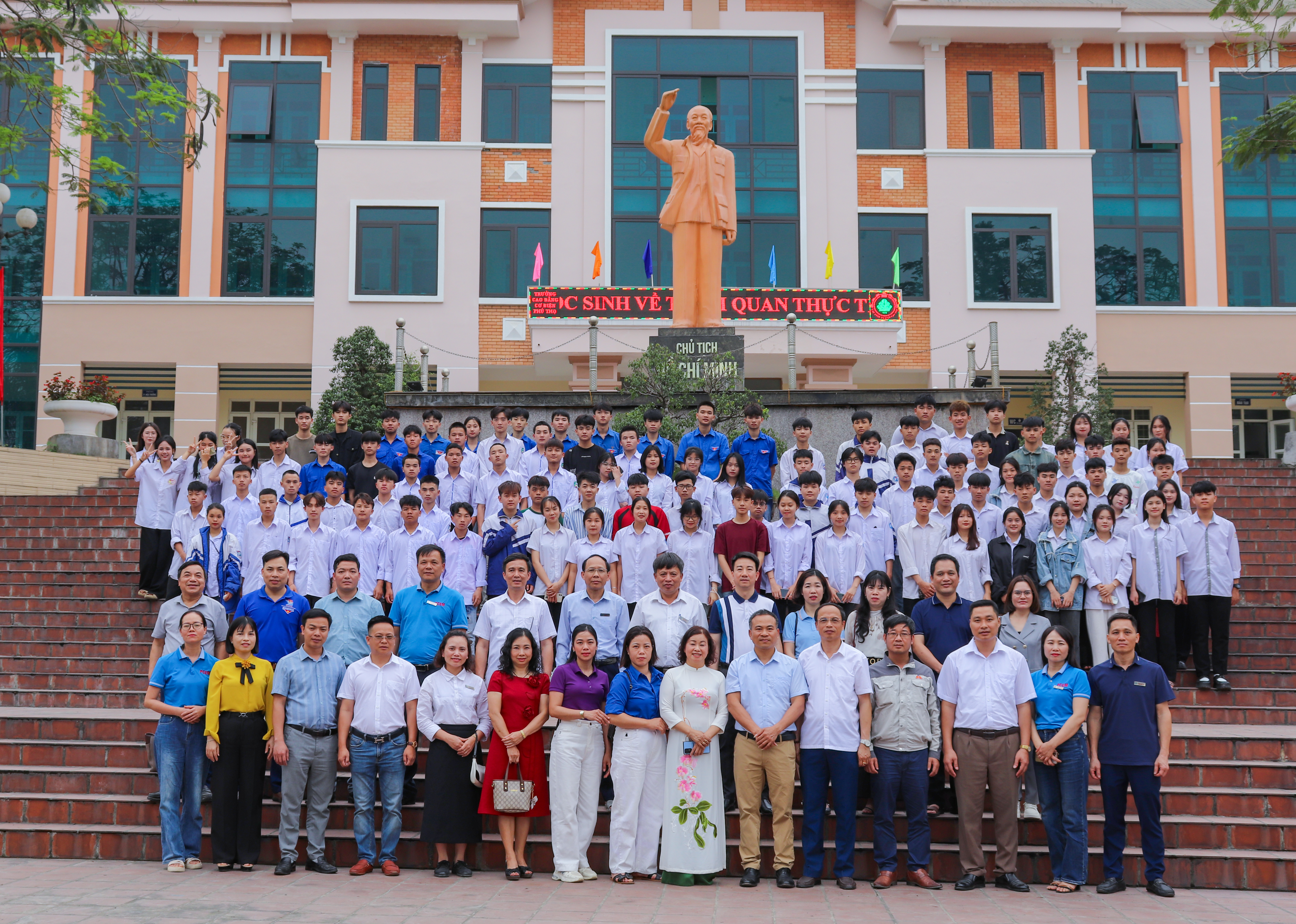 Chương trình tham quan hướng nghiệp dành cho HS các trường THPT khu vực phía Bắc